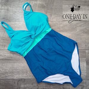 Dokotoo Twist Front One Piece Swimsuit Size M